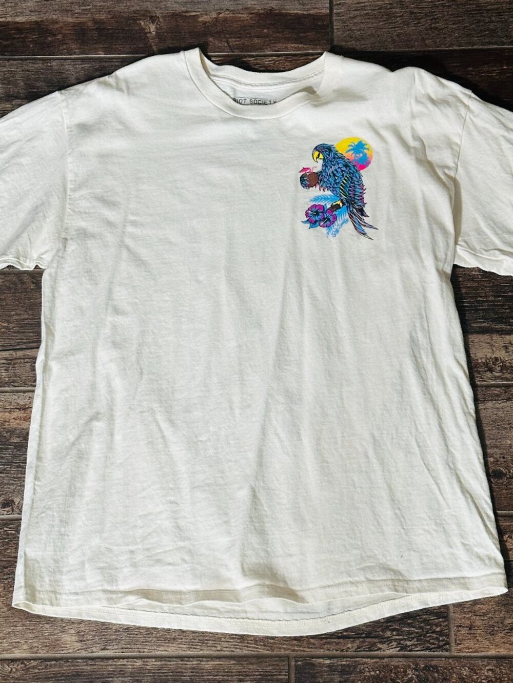 Riot Society T Shirt Men's Large L Off White Small Parrot Graphic Tee on Front